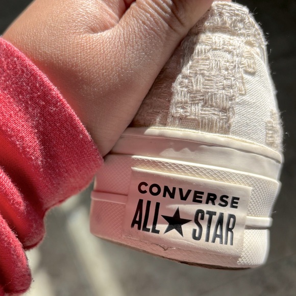 Converse • Lift Sneakers • Off-white with Embroidery Detail - Picture 2 of 6
